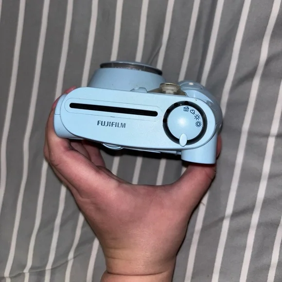 Instax Mini 7S w/ matching protective carrying case includes